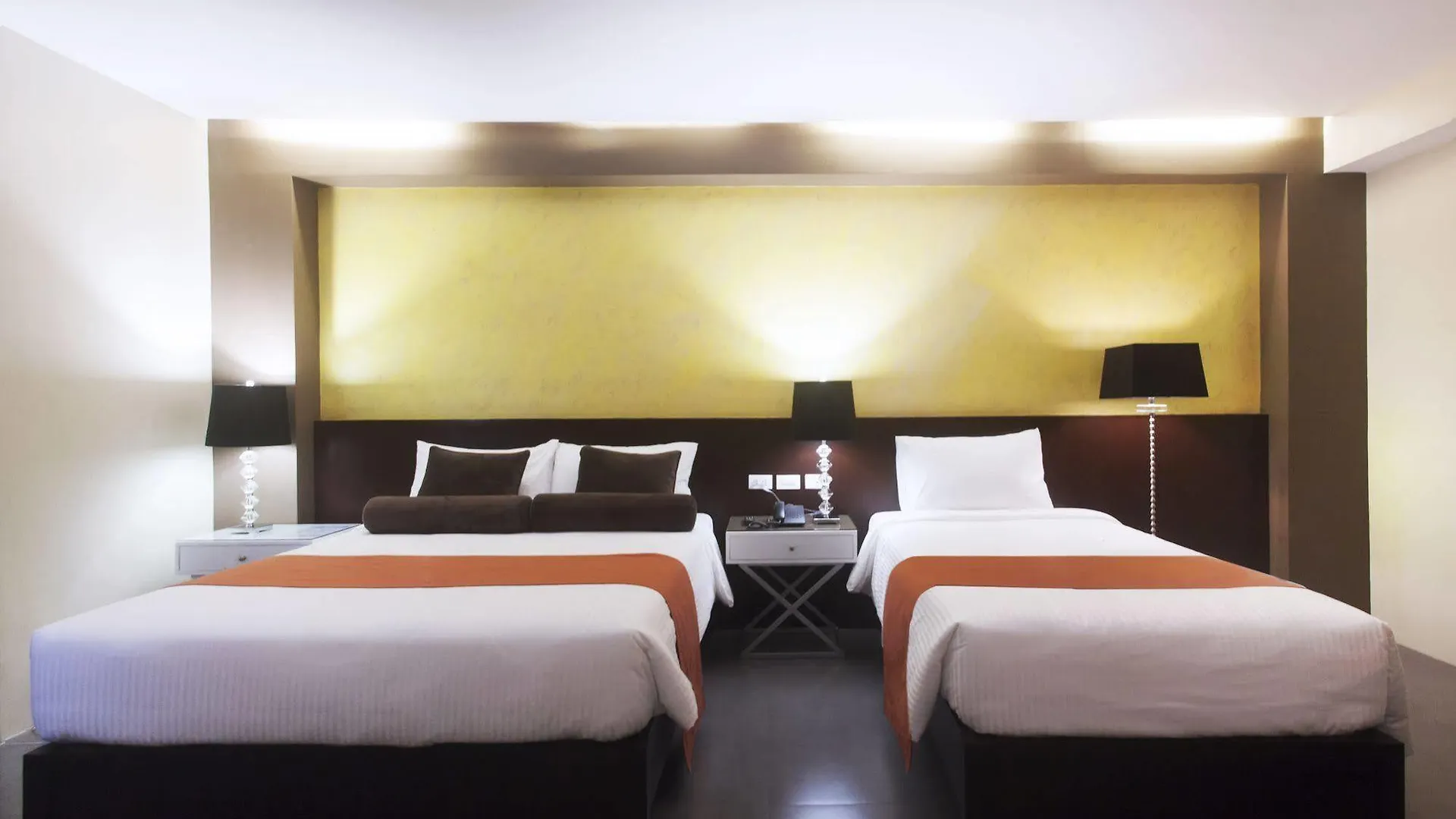 Grace Crown Hotel Анхелес